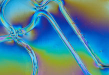 polarized-microfluidic-feature